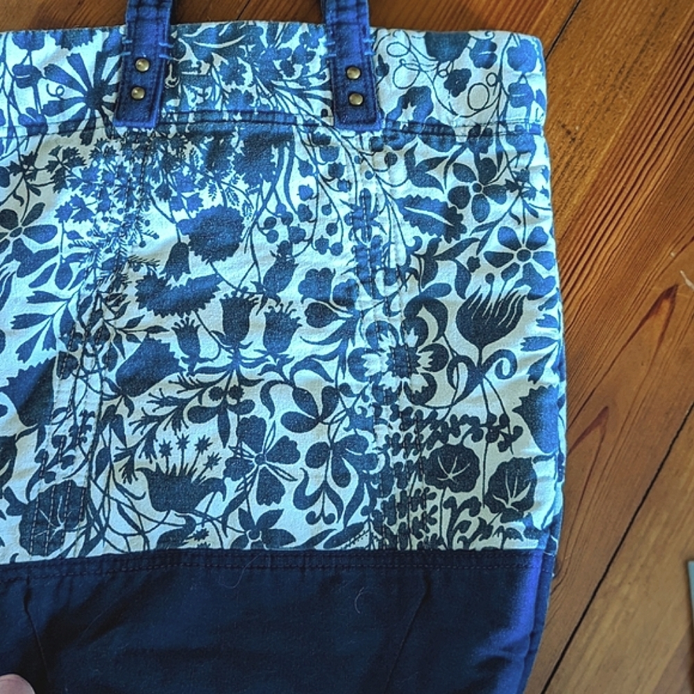 American Eagle Outfitters Navy Floral Tote